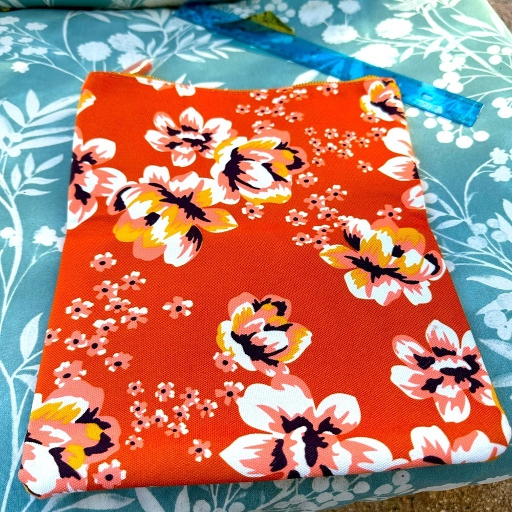 Stella and Dot purse yu won't see again as company has stopped manufacturing
